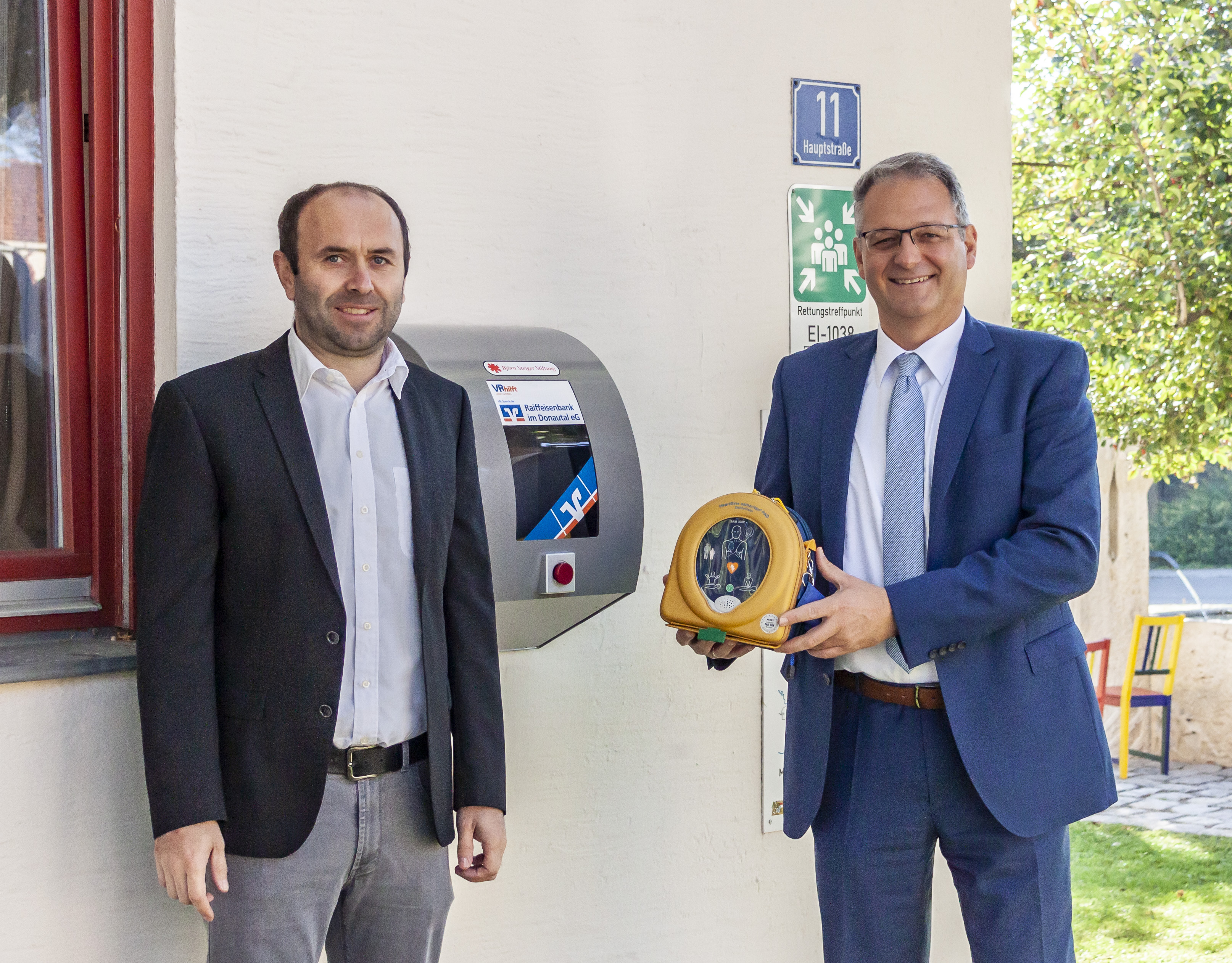 Neuer Standort des Defibrillators: am Dorfplatz - Hauptstraße 11